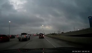 Un conducteur perd sa roue en pleine autoroute