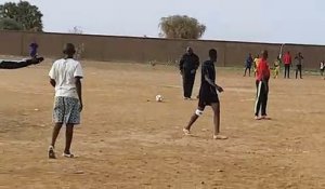 Quand Farba Ngom joue au foot