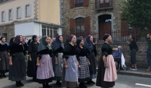 Saint-Loup - Le défilé des 20 groupes du lycée Notre-Dame au Vally