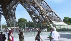 Il y a 75 ans, le drapeau français hissé sur la Tour Eiffel