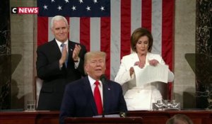 Donald Trump refuse de serrer la main de Nancy Pelosi, elle déchire son discours