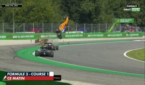 F3 - Impressionnant crash d'Alex Peroni