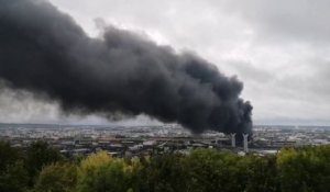 Incendie dans une usine à Rouen: les images de l'énorme panache de fumée au-dessus de la ville