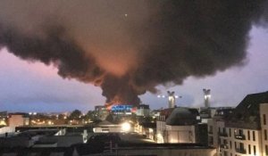 Incendie Rouen : « Ça pique le nez et la gorge, j'ai eu mal à la tête » affirme un habitant