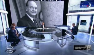 Mort de Jacques Chirac : les Parisiens à l'Élysée pour présenter leurs condoléances