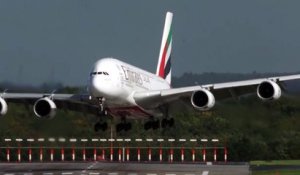 Un avion A380 atterrit à Düsseldorf en pleine tempête