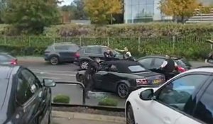 Un passant filme l'arrestation intense d'un ado qui roule en Audi volée au terme d'une course-poursuite
