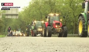 Les agriculteurs en colère bloquent les routes partout en France ce mardi