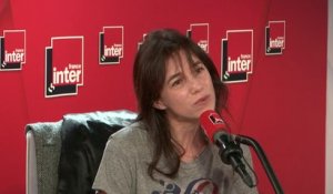 Charlotte Gainsbourg à propos d'Yvan Attal : "Il a un regard sur lui même qui me touche beaucoup. Il a mis nos vrais enfants, je trouve ça très émouvant. Ça commence très drôle, ça finit très touchant."