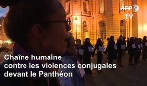 Violences conjugales: chaîne humaine devant le Panthéon