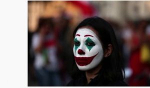 « Joker » : le maquillage utilisé lors des manifestations pour dissimuler le visage