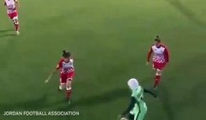 Une joueuse perd son hijab en plein match, ce qui se passe ensuite est incroyable