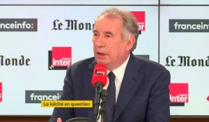 François Bayrou : "Ce n'est pas parce qu'on porte un foulard, par tradition ou par conviction, qu'on n'a pas les mêmes problèmes que les autres. Je ne veux pas que nos compatriotes musulmans se sentent rejetés par l'Etat, les médias, la République"