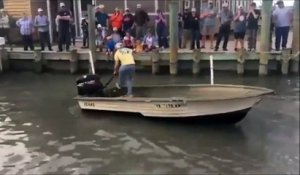 Il tente d'amarrer son bateau et ça termine mal pour lui