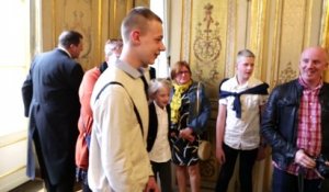 Zone interdite  : les premiers pas d'un jeune autiste à l'Elysée au côté d'Emmanuel Macron