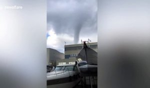 Tornade d'eau en Italie impressionnante sur le port !