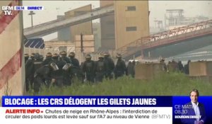 Les CRS interviennent pour déloger des gilets jaunes qui bloquent un site Seveso en Loire-Atlantique