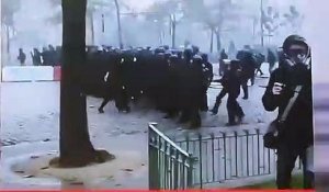 La vidéo qui interroge : Des policiers se sont-ils fait passer pour des black blocs lors de la manifestation de samedi ?