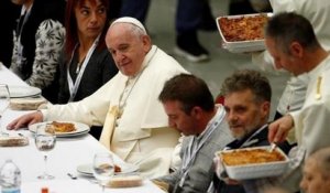 1500 pauvres et sans-abri conviés au Vatican pour un repas en présence du Pape François