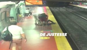 Absorbé par son téléphone, cet Argentin est tombé sur les rails du métro mais l'a échappé belle