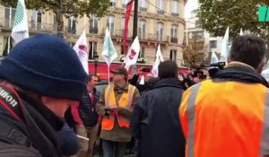 Les agriculteurs bloquent les Champs-Élysées et veulent rencontrer Macron
