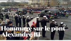 La foule rend hommage aux 13 militaires tués au Mali sur le pont Alexandre III à Paris