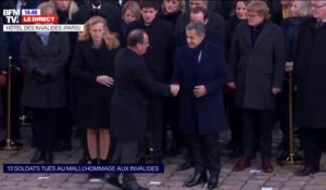 Les anciens chefs d'État Nicolas Sarkozy et François Hollande arrivent aux Invalides