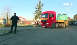 Réactions devant le dépôt pétrolier de Vern-sur-Seiche débloqué par la gendarmerie
