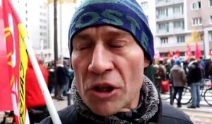 Grève du 5 décembre : Alexis, de la CGT de Caterpillar, manifeste à Grenoble