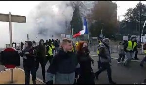 Grève du 5 décembre : tensions entre des gilets jaunes et les gendarmes mobiles à Besançon