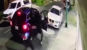 Un automobiliste humilie cinq voleurs qui tentent un car jacking