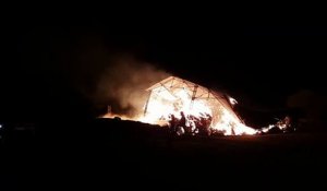 Un hangar agricole détruit par le feu à Vezet
