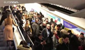 L'impatience monte au 9e jour de grève dans les transports parisiens