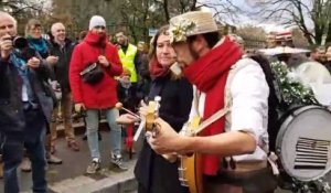 La maire danse pour l'arrivée du tram à Annemasse !