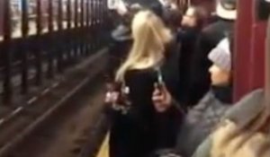 L'esprit de Noël s'empare du métro de New-York
