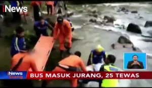 Au moins 27 personnes sont mortes dans l'accident d'un bus qui a chuté de 150 mètres dans un ravin sur l'île de Sumatra en Indonésie