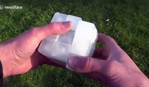 Il a fabriqué un rubik's cube en glace et il fonctionne très bien