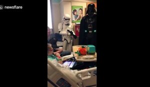 Dark Vador visite un enfant malade à l'hôpital pour Noel !
