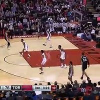 Le poster XXL de DeMar DeRozan sur Chris Boucher