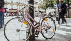 Anne Hidalgo veut supprimer 60 000 places de parking pour créer des pistes cyclables