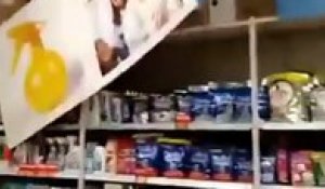 Un homme ivre sème le chaos dans un supermarché