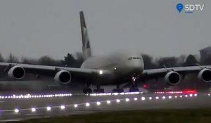 Atterrissage d’un Airbus A380 pendant la tempête Dennis