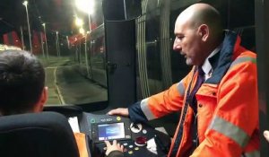 Conduire le tram : douze étudiants sont en formation à Tours