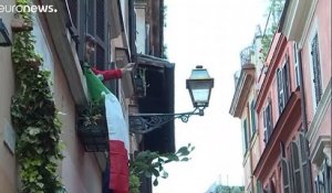En Italie, le confinement sur un air d'opéra