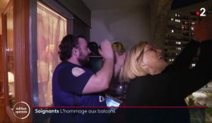 Coronavirus : les Français applaudissent aux balcons pour soutenir les soignants