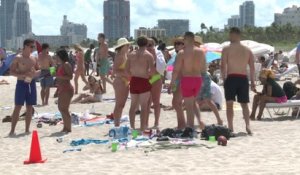 En Floride, les étudiants américains continuent de faire la fête du "spring break" malgré l'épidémie du coronavirus
