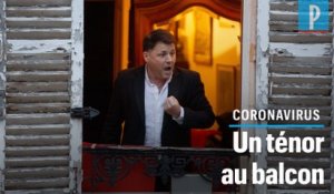 Paris : Un  ténor chante « Caruso » à sa fenêtre, en soutien aux Italiens