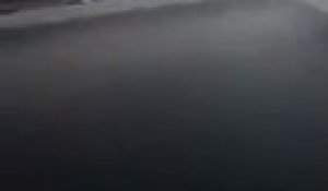 Un automobiliste croise une moto sans conducteur sur l’autoroute