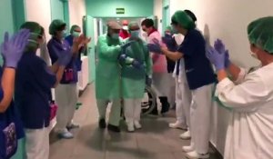 Coronavirus : un patient de 93 ans salué par une haie d'honneur après sa guérison en Espagne