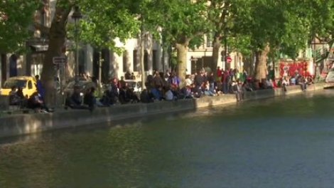 À Paris, le canal Saint-Martin totalement pris d'assaut pour ce ...